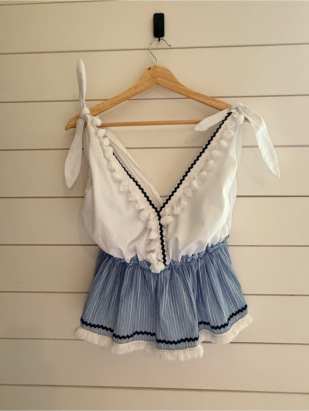 Meet The Roses Blue White Tie Shoulder Peplum Top M